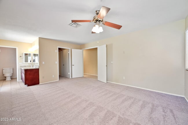 Building Photo - 6830 E Paradise Ln