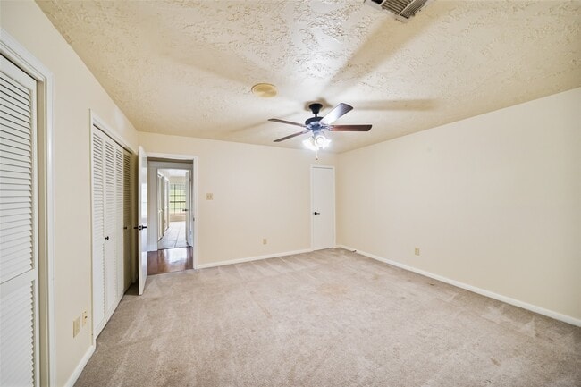 Building Photo - 101 Fairway View Ln