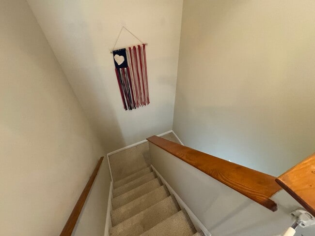 Building Photo - Spacious Three Bedroom Home