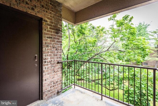 Building Photo - 9 Silverwood Cir