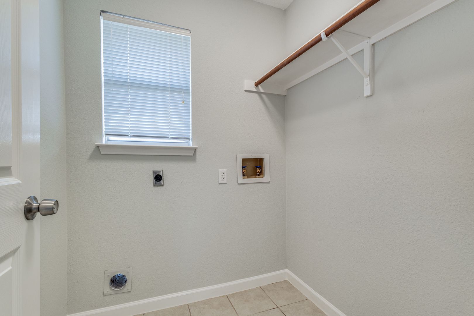 Building Photo - 2317 Suntree Ln