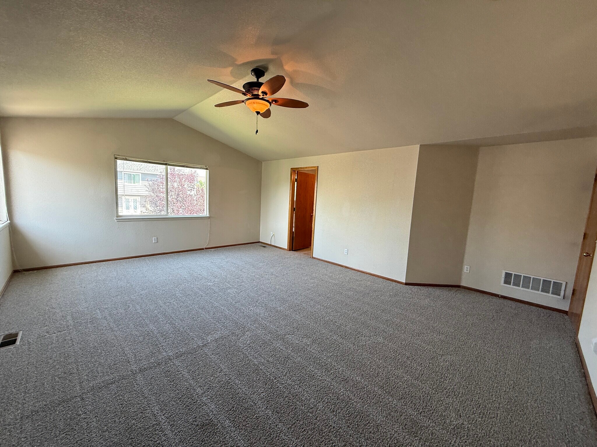 Building Photo - 5846 Dolores St