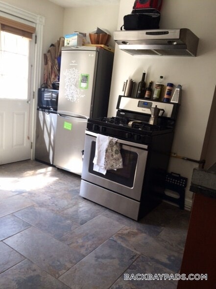 Building Photo - 49 St Germain St