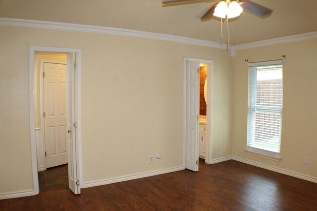 Building Photo - 7838 Williams Ave