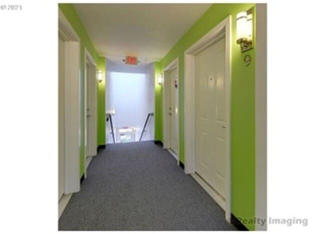 Building Photo - First Floor Front Facing Vibrant Stylish O...