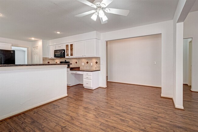 Building Photo - 22926 Rainbow Bend Ln