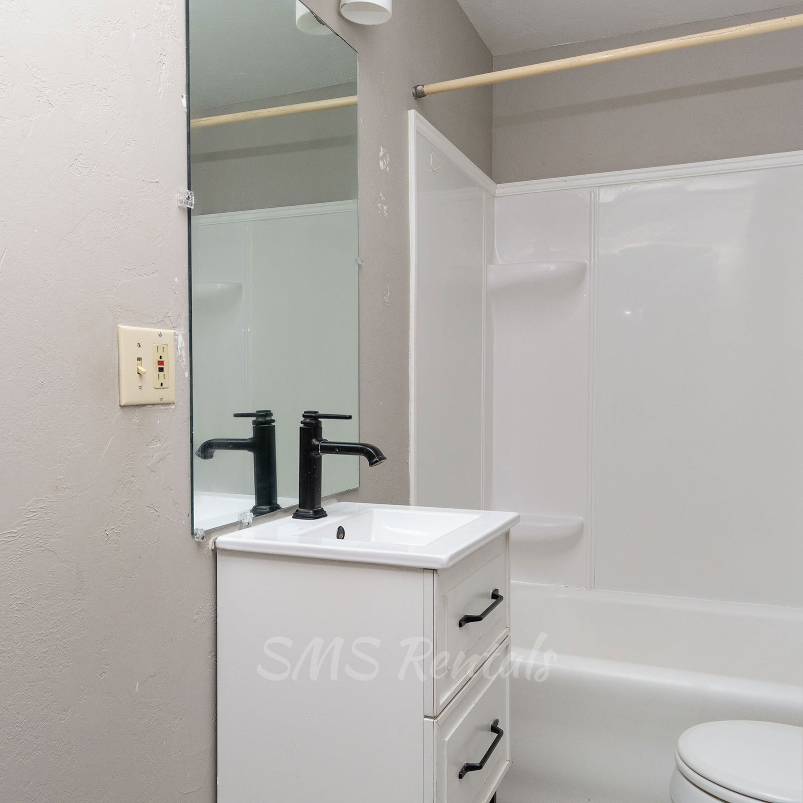 Building Photo - 319 Fink St