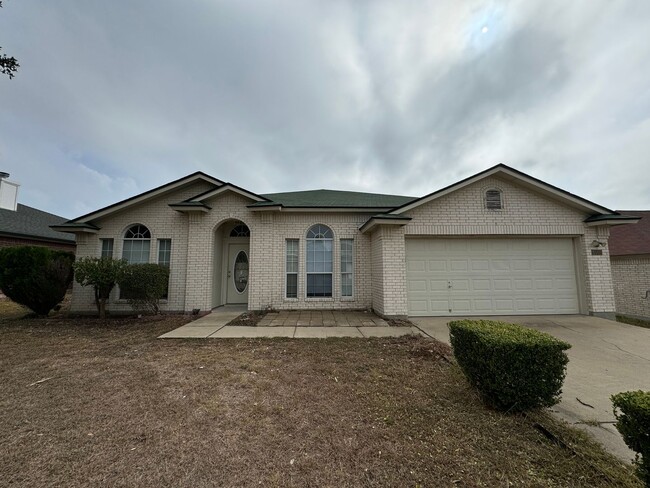 Building Photo - 4500 Twin Oaks Cir