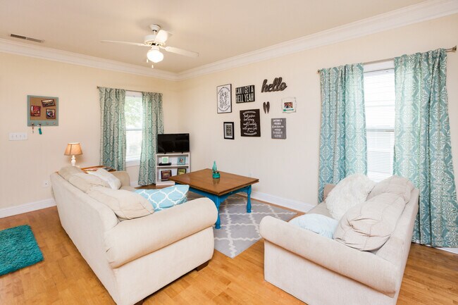 Building Photo - 100 Davis St