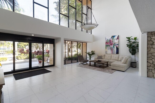 Building Photo - 16200 Golf Club Rd