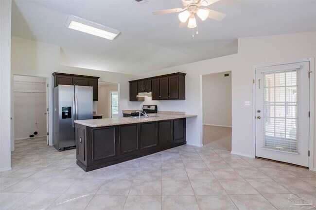 Building Photo - 4012 Shorewood Dr