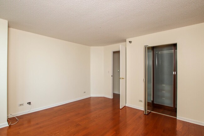 Building Photo - 195 N Harbor Dr
