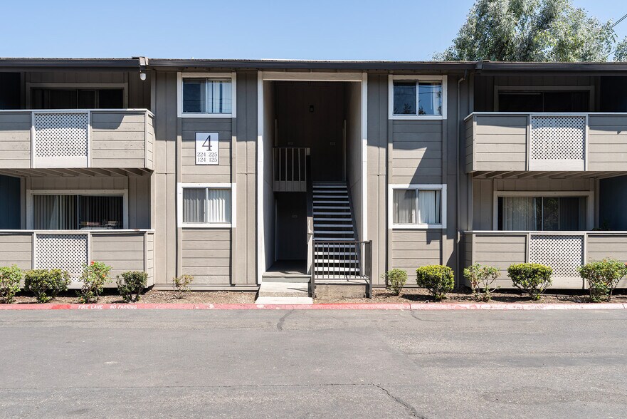 Building Photo - 202 Calvert Dr