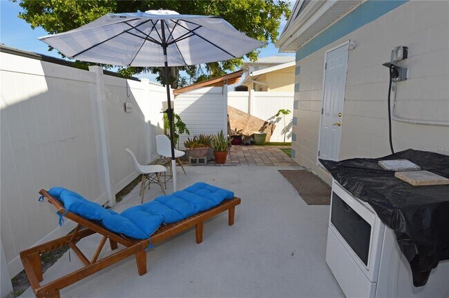 Building Photo - 156 146th Ave