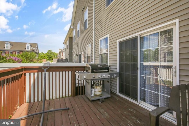Building Photo - 3518 Reserve Dr