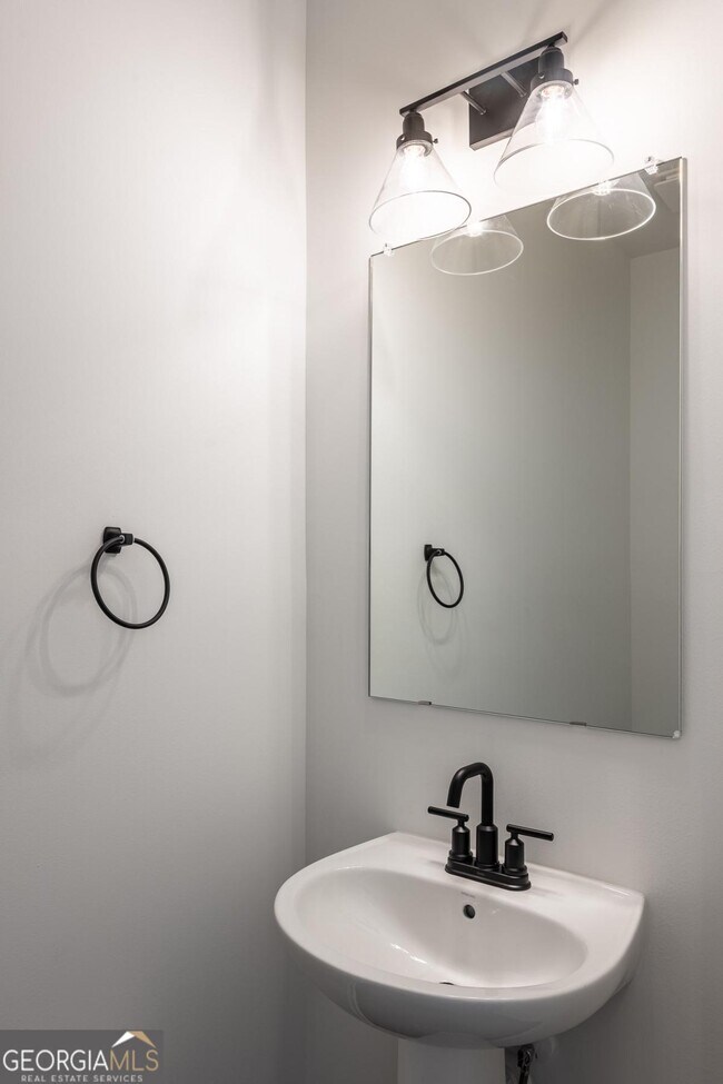 Building Photo - 5542 Highland St