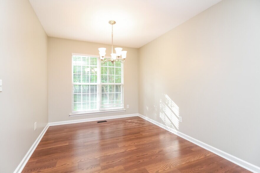 Building Photo - 131 Braxton Ln E