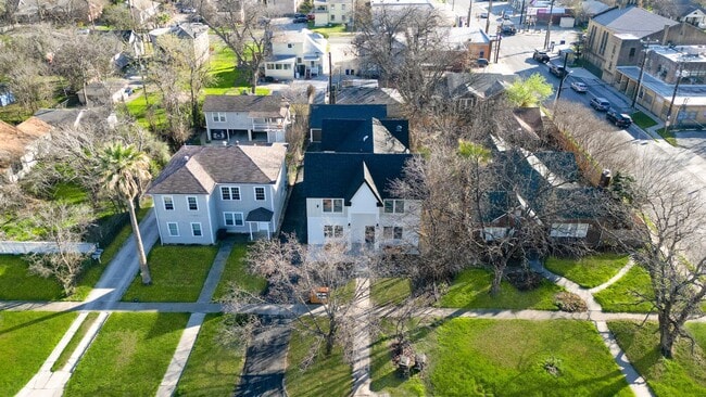 Building Photo - All Units Are Available With Brandnew Full Appliance Package