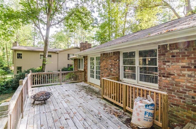 Building Photo - 6670 Castleton Dr NW