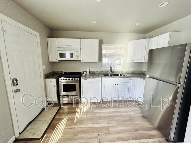 Building Photo - 614 El Monte Blvd