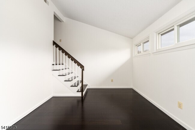 Building Photo - 11 Colton Cir