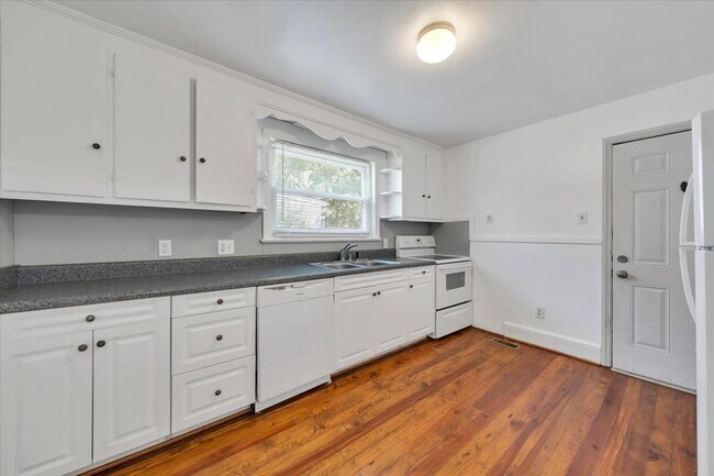 Building Photo - 1228 Wasena Ave SW