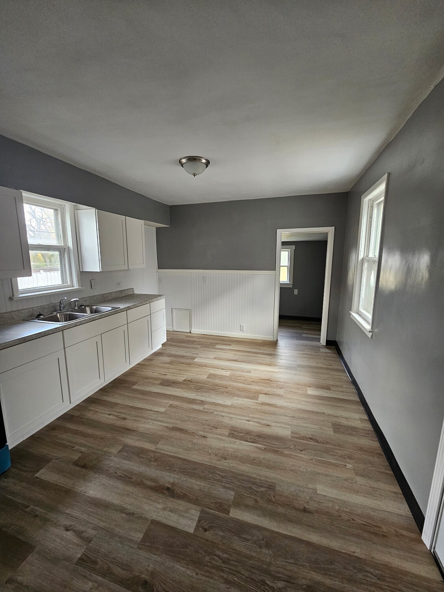 Building Photo - 7815 Rosewood Ave