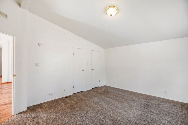 Building Photo - Wonderful Rural Home!