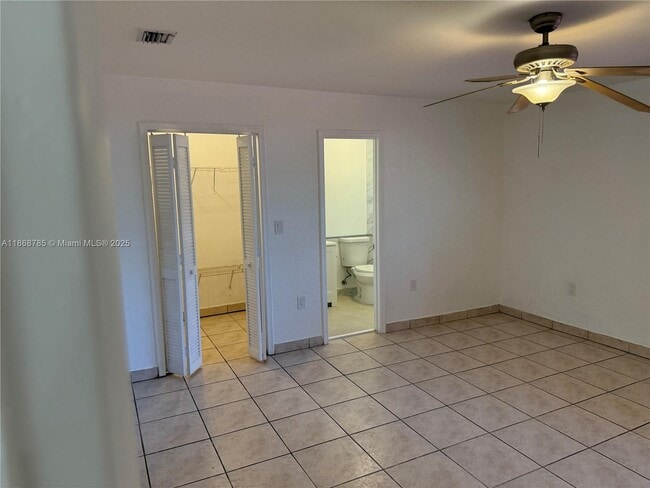 Building Photo - 4340 SW 15th St