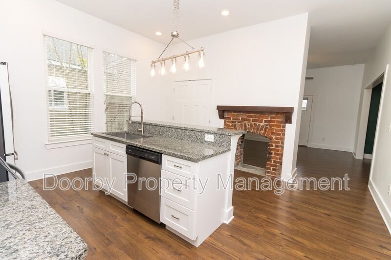 Building Photo - 2012 E 12th St