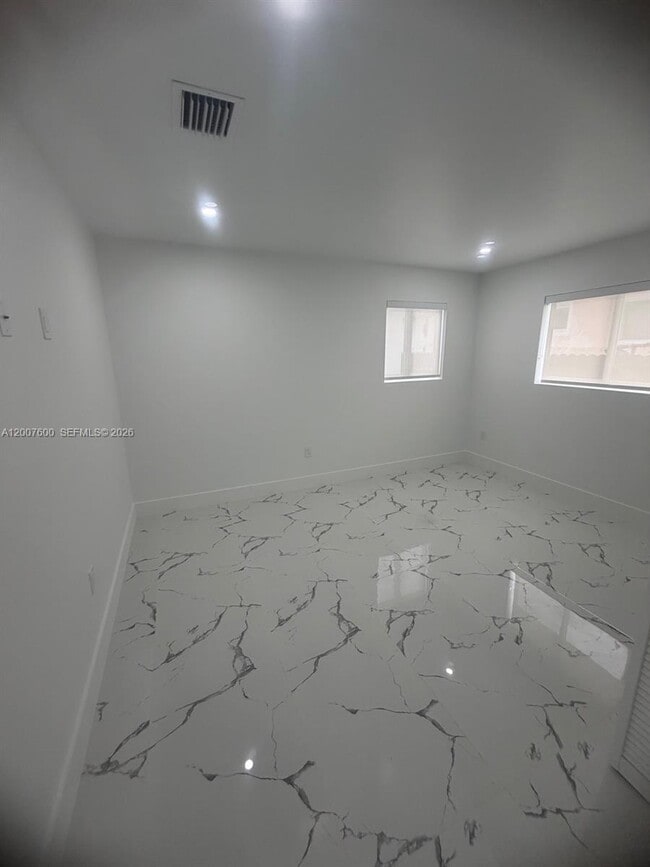 Building Photo - 2431 NW 23rd St