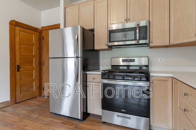 Building Photo - 243 E 11th St