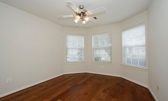 Building Photo - 15938 Cottage Ivy Cir