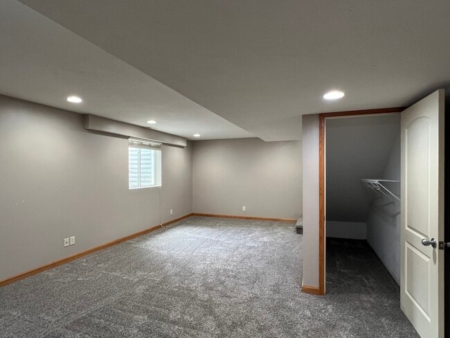 Building Photo - 480 SE Waco Pl