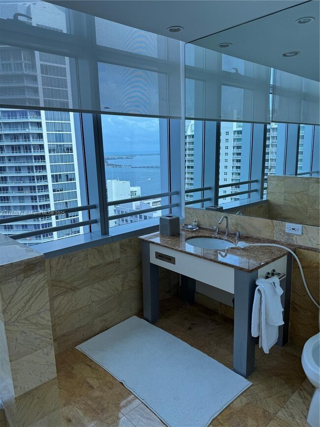 Building Photo - 1395 Brickell Ave