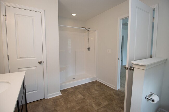 Building Photo - 22 Routhland Ct