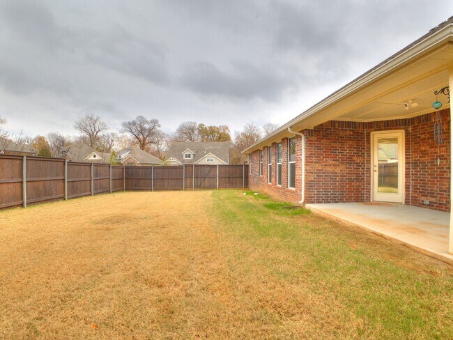 Building Photo - 2606 W Baton Rouge Pl