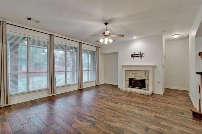 Building Photo - 2814 Cool River Loop