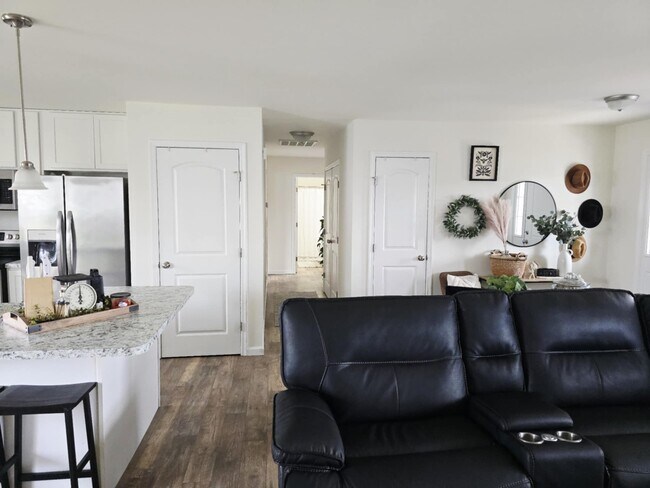 Building Photo - 509 Melrose St