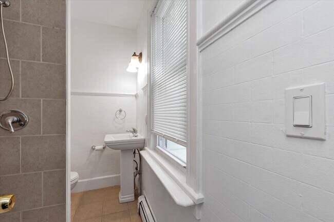 Building Photo - 23 S Bayles Ave
