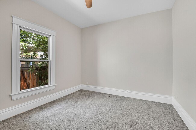 Building Photo - ONE block to OBSERVATORY PARK! great DU lo...