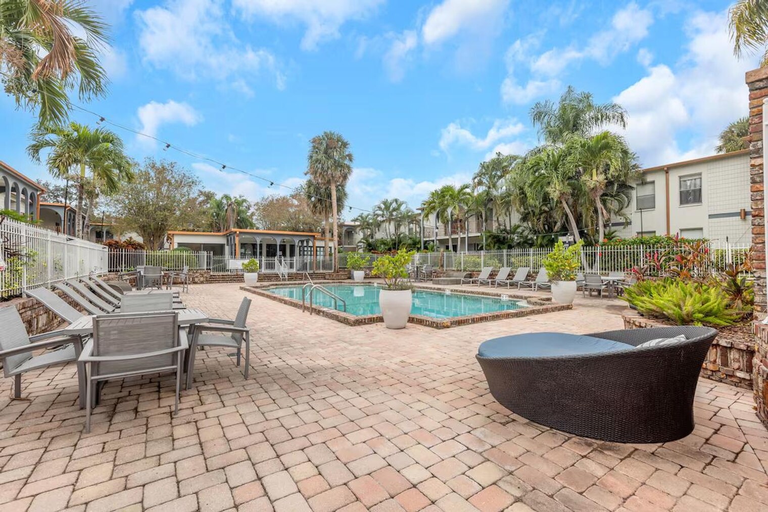 Building Photo - 4401 W Kennedy Blvd