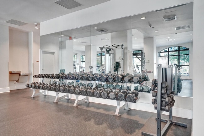 Building Photo - 610 W Las Olas Blvd