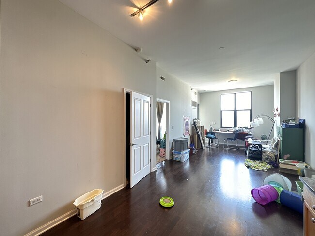 Building Photo - 1464 S Michigan Ave