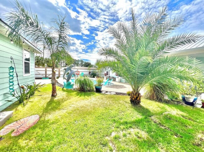 Building Photo - 5402 Pinetree Ave