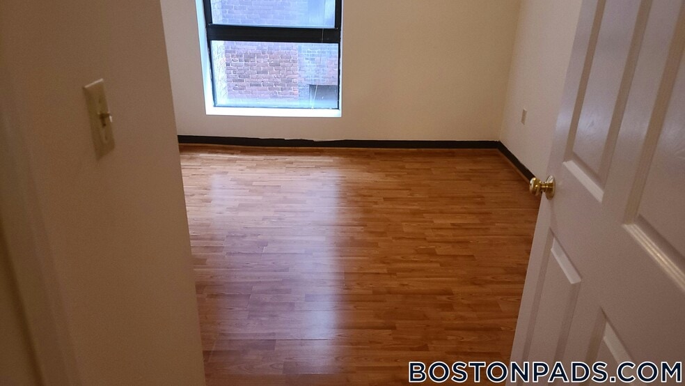 Building Photo - 81 Essex St