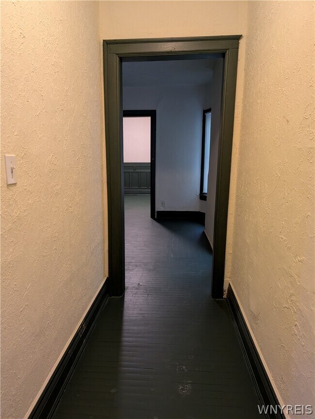 Building Photo - 67 Barton St