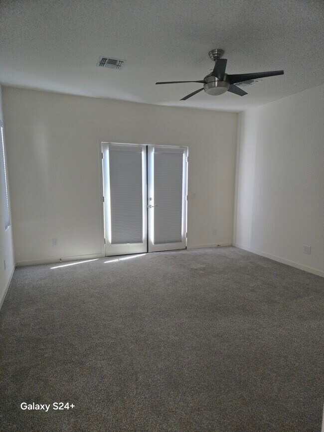Building Photo - 1564 W Redwood Ln