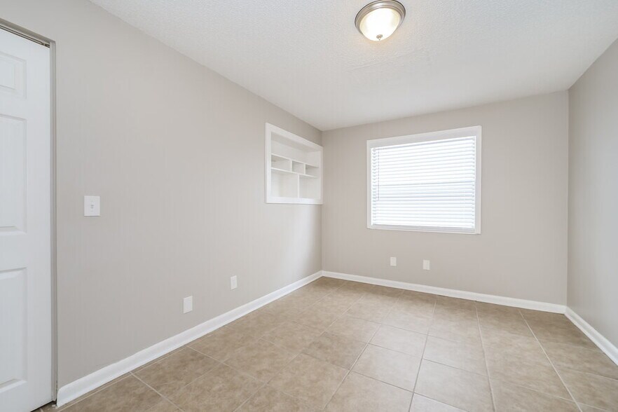 Building Photo - 756 Century 21 Dr