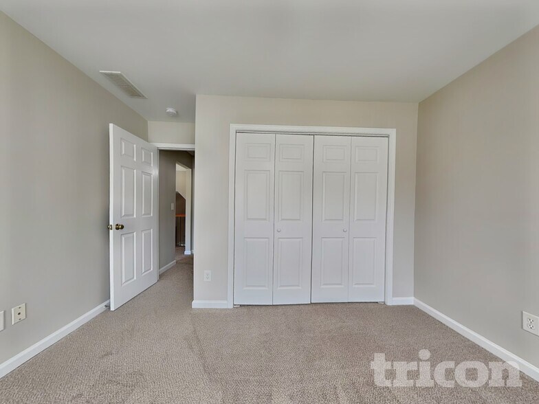 Building Photo - 2205 Washington Dr